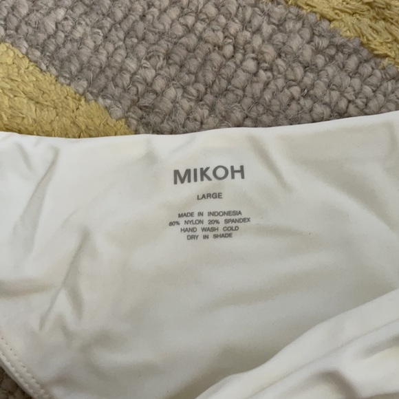 Papara Bikini Bottom in Bone
MIKOH LARGE BOTTOMS - Picture 6 of 8